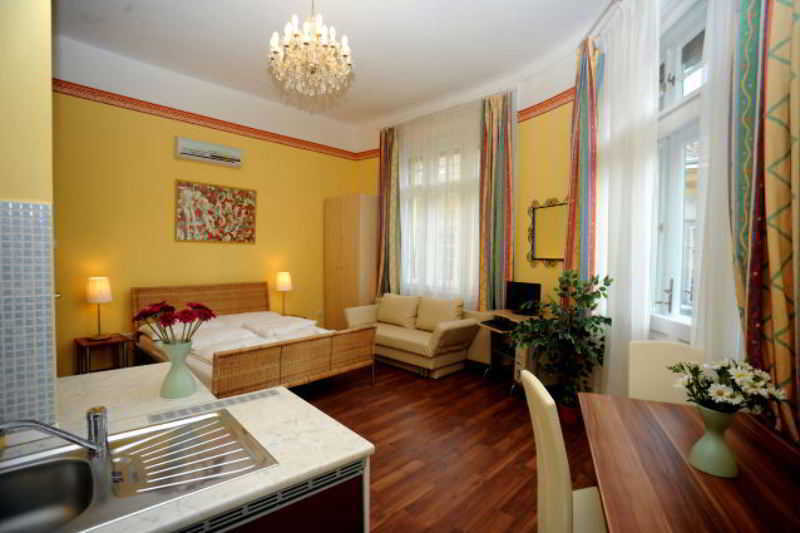 Club Apartments & Rooms Budapest Bagian luar foto