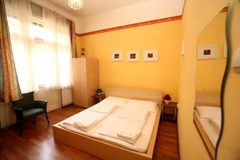 Club Apartments & Rooms Budapest Bagian luar foto