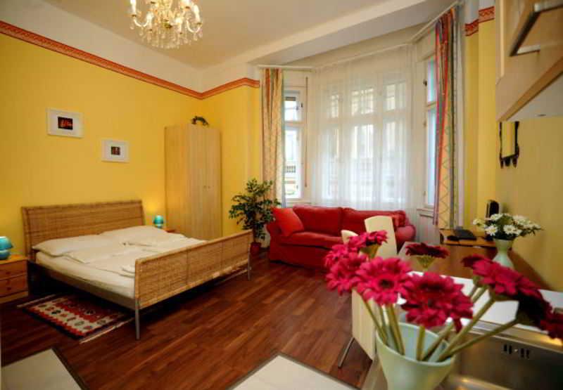 Club Apartments & Rooms Budapest Bagian luar foto