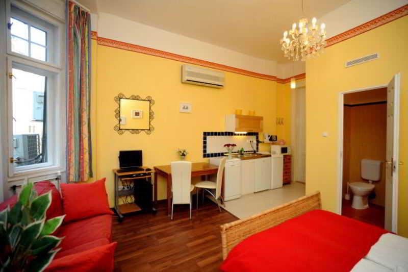 Club Apartments & Rooms Budapest Bagian luar foto