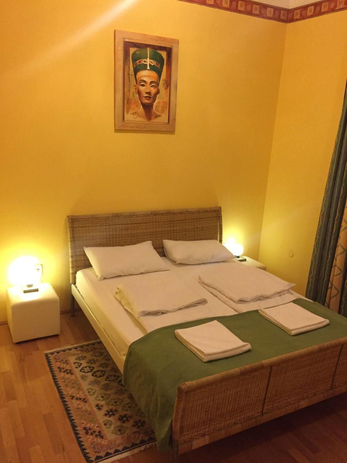 Club Apartments & Rooms Budapest Bagian luar foto