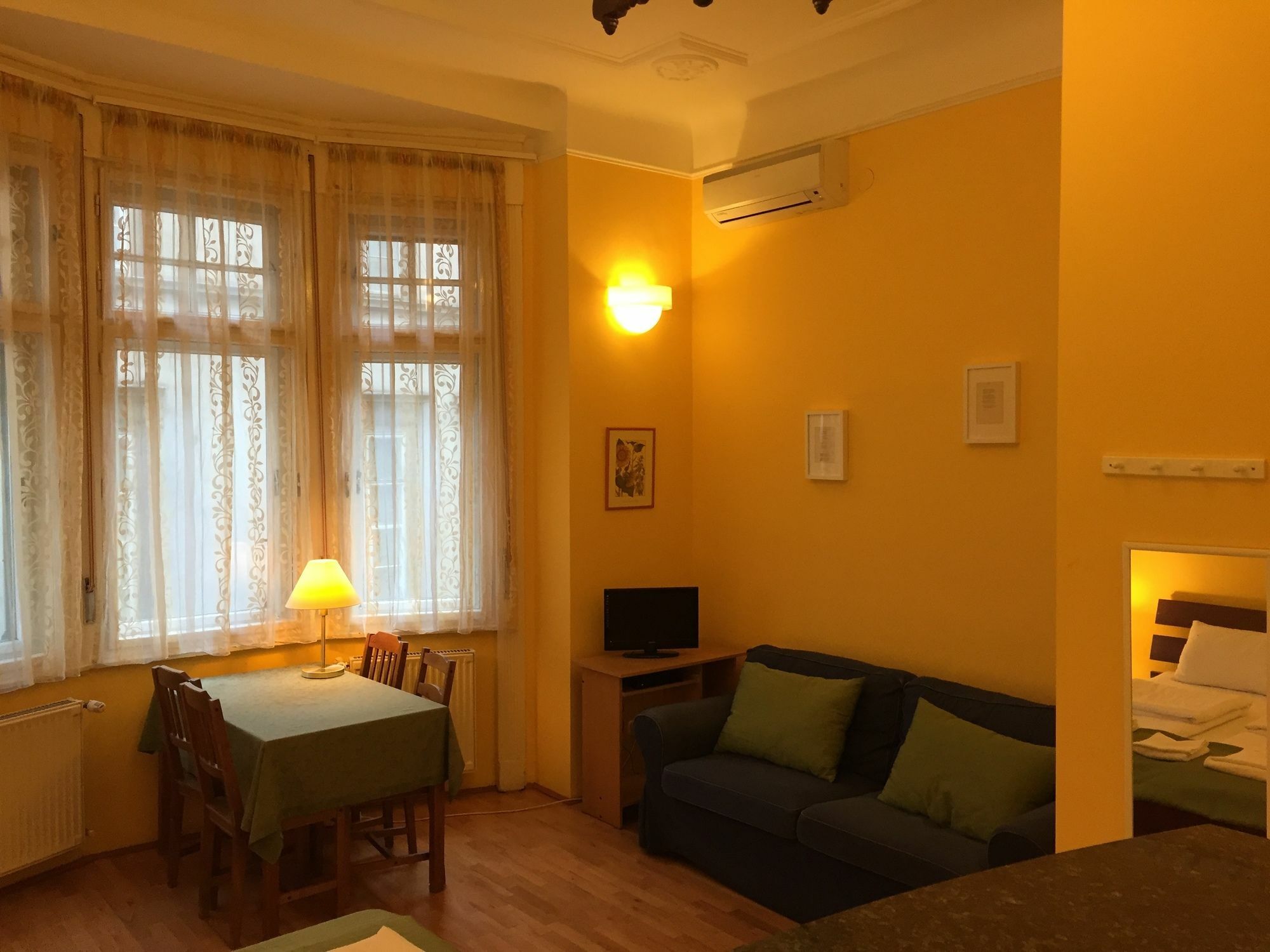 Club Apartments & Rooms Budapest Bagian luar foto